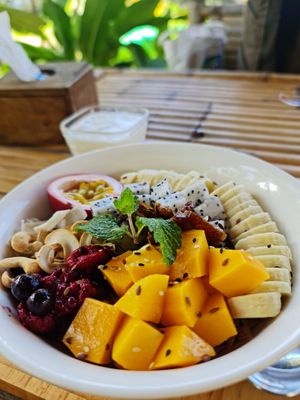 Granola bowl with fresh fruits and coconut yoghurt at Pure Vegan Heaven in Koh Phangan