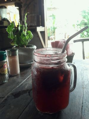 Juice with berries and açaí at Pure Vegan Heaven in Koh Phangan