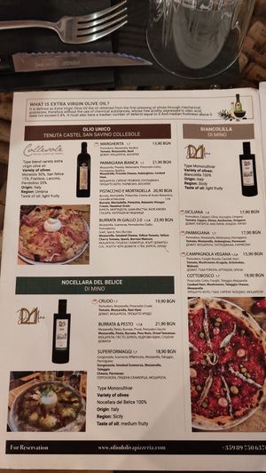 Es gibt nur noch eine statt zwei vegane Pizzen at Olio Doliva in Sofia