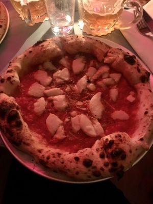 Pizza with vegan cashew cheese at Bistro Bananas in Stockholm