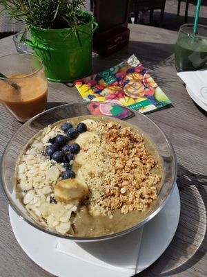 Spinach Acai Bowl at Your Green Love in Heidelberg
