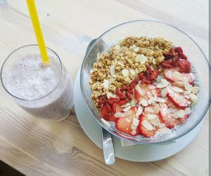 almond matcha bowl at Your Green Love in Heidelberg