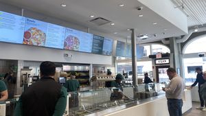 Counter  at sweetgreen - N State St - The Shops at North Bridge in Chicago