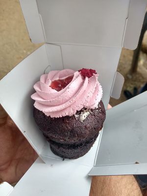 Mufflin de fruits del bosc at Chök in Barcelona