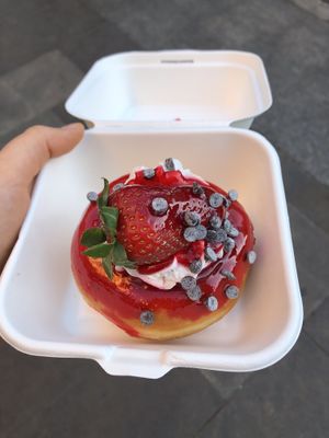 Erdbeer Donut  at Chök in Barcelona