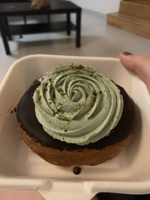 Pistachio Creme kronut   at Chök in Barcelona