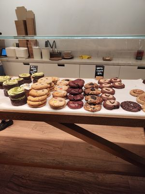 Mostrador de galletas at Chök in Barcelona