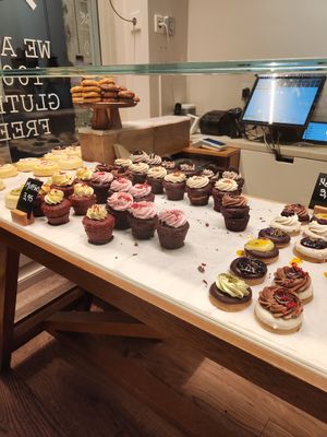 Mostrador de cupcakes at Chök in Barcelona