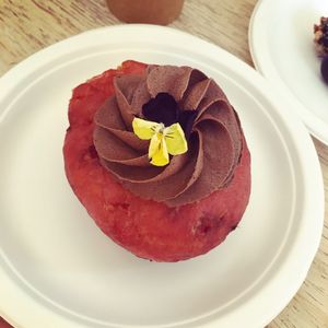 Vegan donut filled with chocolate at Chök in Barcelona