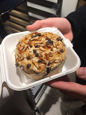 Vegan caramel cake, so good at Chök in Barcelona