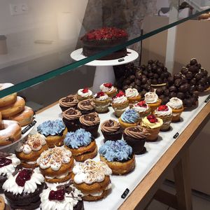 yummy little cakes at Chök in Barcelona