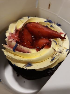 Strawberry mango muffin at Chök in Barcelona