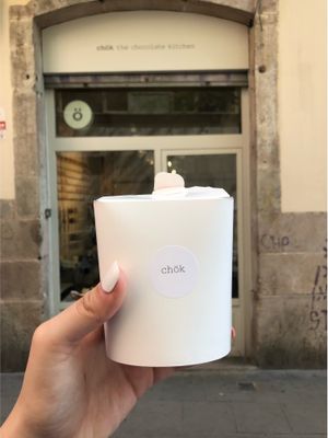 Croissant para llevar at Chök in Barcelona