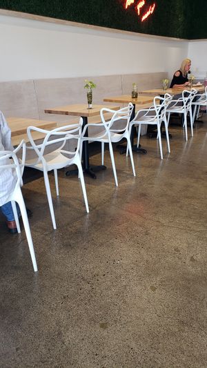 Nice indoor and outdoor dining at Vibe Organic Kitchen & Juice in Newport Beach