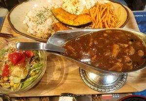 Curry set at SOJO Esperanto-Vegana Kafejo in Tokyo