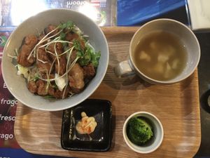 グリーン唐揚げ丼 soy chicken bowl  at SOJO Esperanto-Vegana Kafejo in Tokyo