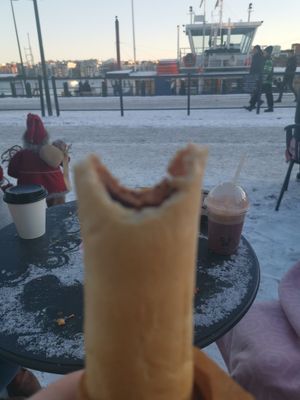 Vegan hot dogs with a view at Kajsas pa Kajen - Kiosk in Stockholm