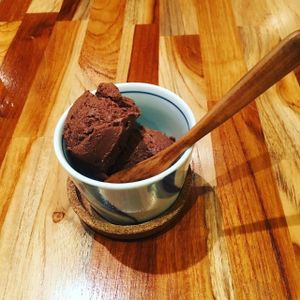 Crème glacée chocolat maison à base de tofu at Schlouppe Bistrot Nakamichi in Montreal