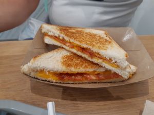 Cheese and bacon sandwich at Khambú Quart in Valencia