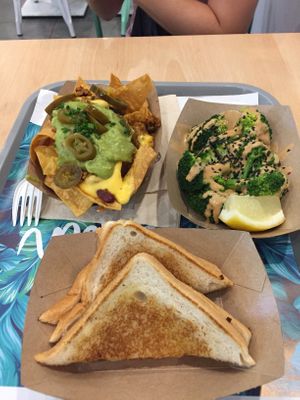 Bocadillos, brocoli peanut sauce, nachos guacamole cheese at Khambú Quart in Valencia