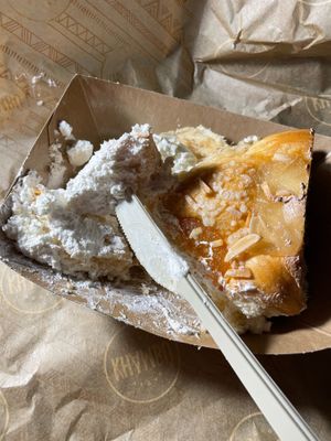 A mix of two cakes. Well, what it remains… at Khambú Quart in Valencia