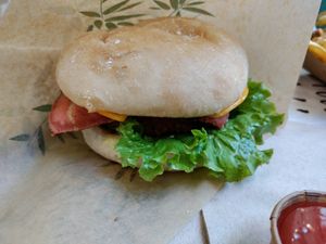 Great burger although the pic doesn't look like it at Khambú Quart in Valencia