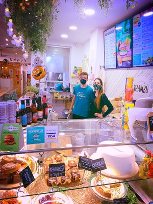 Tienen unas tartas deliciosas at Khambú Quart in Valencia