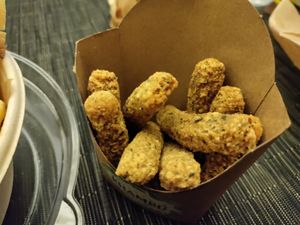 Falafel fries at Khambú Quart in Valencia