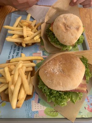 burgers   at Khambú Quart in Valencia