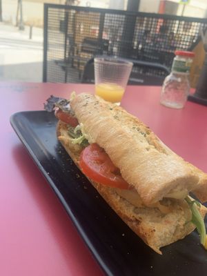Huera chicken ‘panini'  at Khambú Quart in Valencia