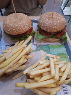 Combo meals at good prices at Khambú Quart in Valencia