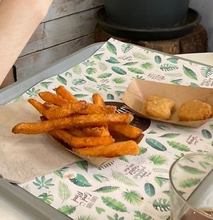 Nuggets and sweet potato fries  at Khambú Quart in Valencia