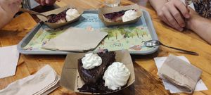 Tarta Selva Negra y Cheesecake at Khambú Quart in Valencia