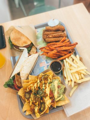 Burger Mexicano, Chicken Tenders, Kip Wrap & Nacho’s  at Khambú Quart in Valencia