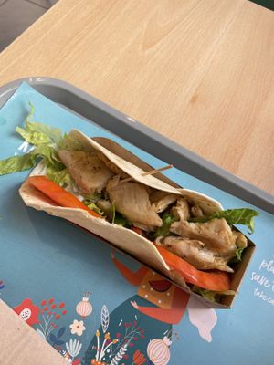 Vegan wrap with Heura chicken pieces - was really nice  at Khambú Quart in Valencia