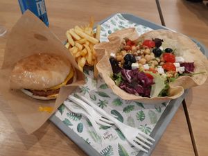 Burger, fries and Greek salad at Khambú Quart in Valencia