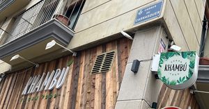 Outside  at Khambú Quart in Valencia