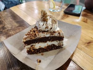 Tarta de Zanahoria 🥕 at Khambú Quart in Valencia