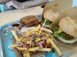 Tenders, dirty fries & burgers! at Khambú Quart in Valencia