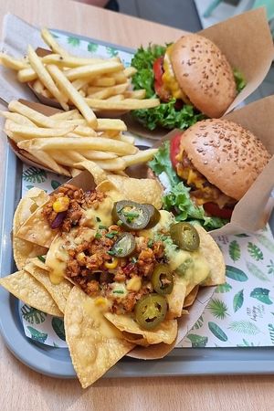 Beyond beef burgers and nachos at Khambú Quart in Valencia