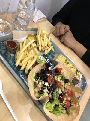 Salat & burrito menu   at Khambú Quart in Valencia