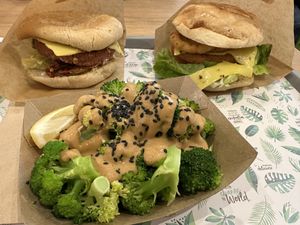 Brócoli y burgers  at Khambú Quart in Valencia