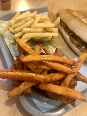 Patatas y boniato fritos  at Khambú Quart in Valencia