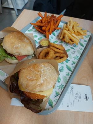 2 menus (hamburguesa, patatas y bebida) + entrante 28€ at Khambú Quart in Valencia