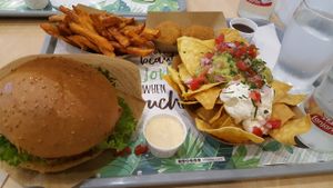 Deliciosa comida vegana  at Khambú Quart in Valencia