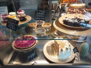 Cakes at Khambú Quart in Valencia