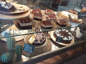 Cakes at Khambú Quart in Valencia