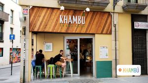 At the end of the lunch rush. Very nice atmosphere inside and outside. at Khambú Quart in Valencia