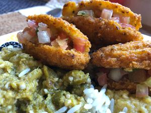 Vatapá, Caruaru e acarajé MUSOS !!  at Mãe Divina in Vila Velha