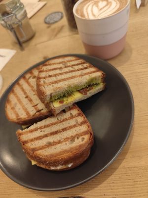 Vegan cheese-pesto-dried tomato sandwich and chai latte with oat milk at Pelíšek in Brno